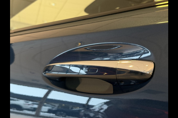Mercedes-Benz A-Klasse 180 Business Solution Automaat / AMG styling / 18"LM / LED / Navi / Camera