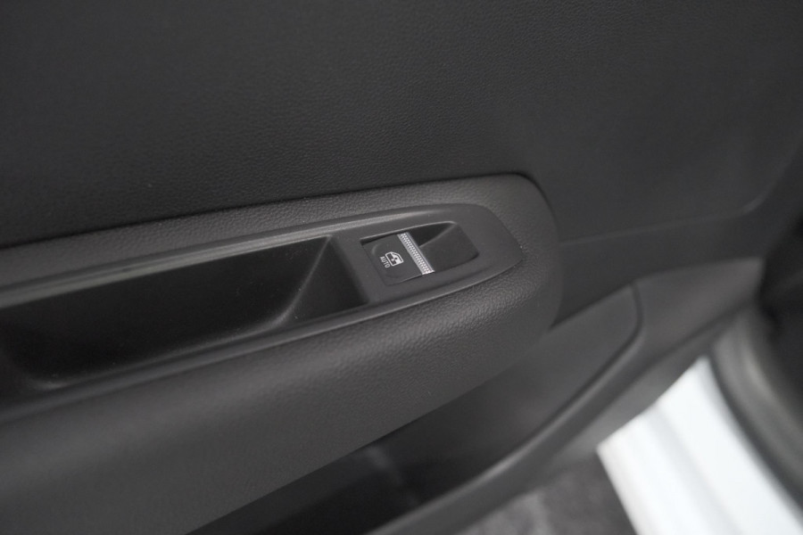 Renault Clio TCe 100 EDC Intens | Trekhaak | 360 Camera | Dodehoekdetectie | Stoelverwarming