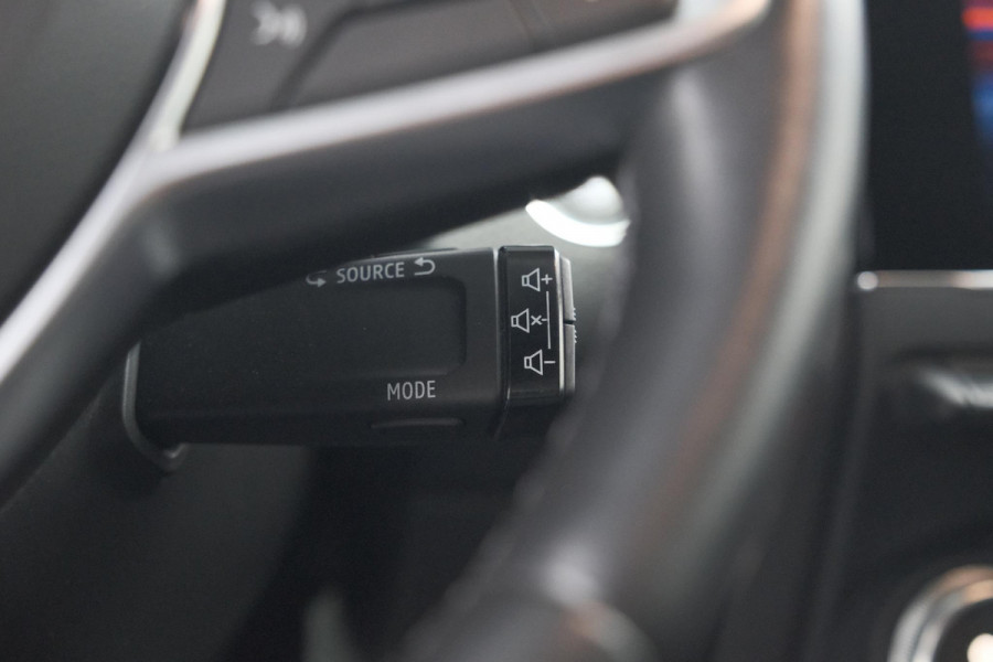 Renault Clio TCe 100 EDC Intens | Trekhaak | 360 Camera | Dodehoekdetectie | Stoelverwarming