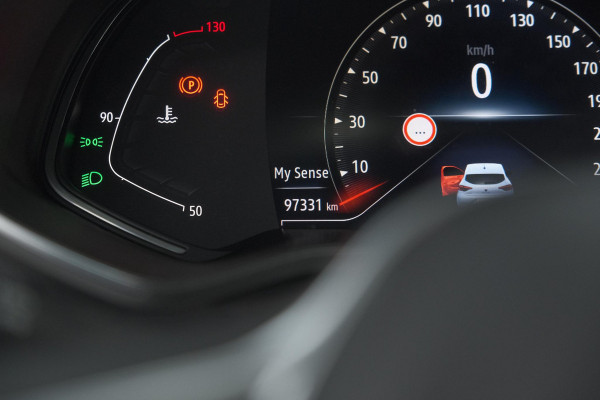 Renault Clio TCe 100 EDC Intens | Trekhaak | 360 Camera | Dodehoekdetectie | Stoelverwarming