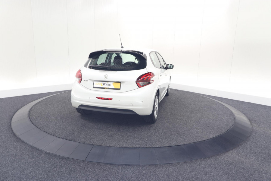 Peugeot 208 PureTech 82 Signature | Parkeersensoren | Apple CarPlay | Navigatie | Airco
