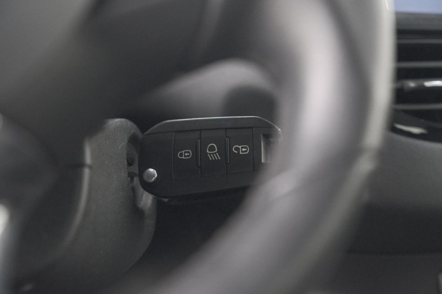 Peugeot 208 PureTech 82 Signature | Parkeersensoren | Apple CarPlay | Navigatie | Airco