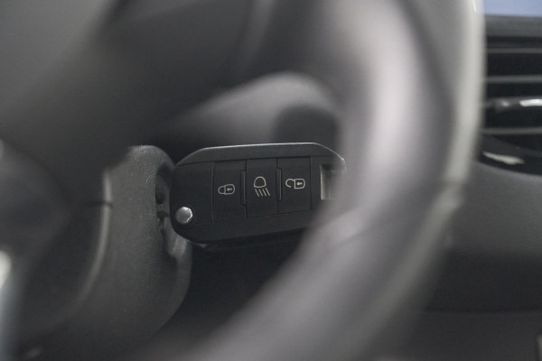 Peugeot 208 PureTech 82 Signature | Parkeersensoren | Apple CarPlay | Navigatie | Airco