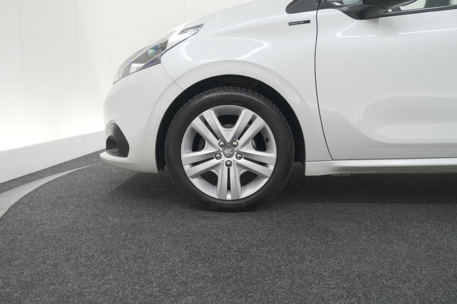 Peugeot 208 PureTech 82 Signature | Parkeersensoren | Apple CarPlay | Navigatie | Airco