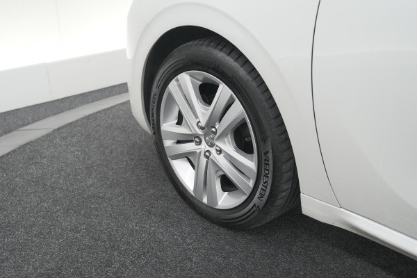 Peugeot 208 PureTech 82 Signature | Parkeersensoren | Apple CarPlay | Navigatie | Airco