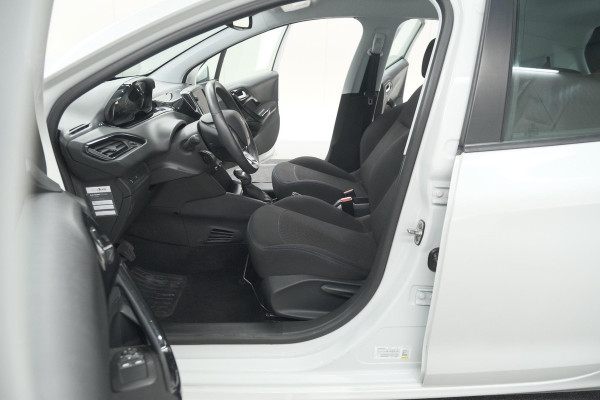 Peugeot 208 PureTech 82 Signature | Parkeersensoren | Apple CarPlay | Navigatie | Airco