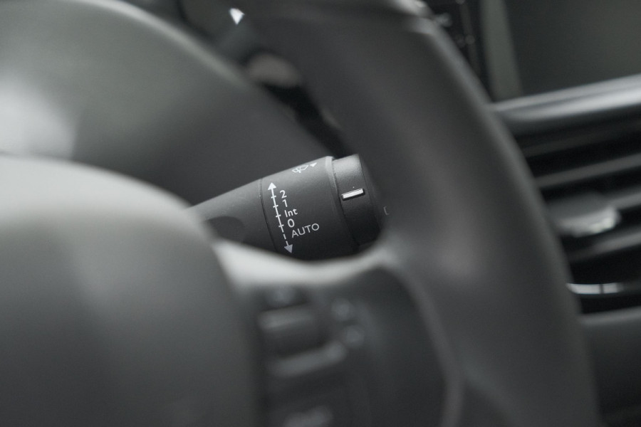 Peugeot 208 PureTech 82 Signature | Parkeersensoren | Apple CarPlay | Navigatie | Airco