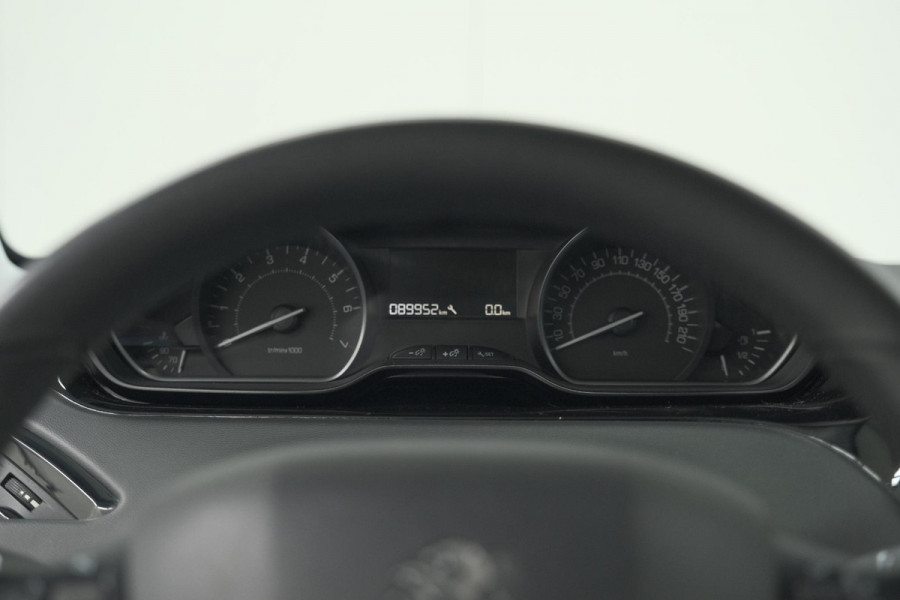 Peugeot 208 PureTech 82 Signature | Parkeersensoren | Apple CarPlay | Navigatie | Airco