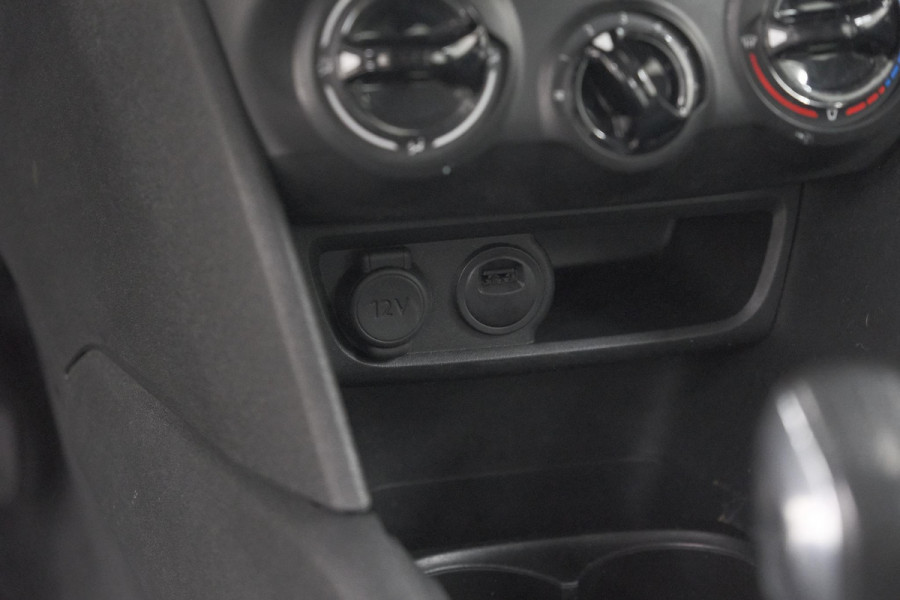 Peugeot 208 PureTech 82 Signature | Parkeersensoren | Apple CarPlay | Navigatie | Airco