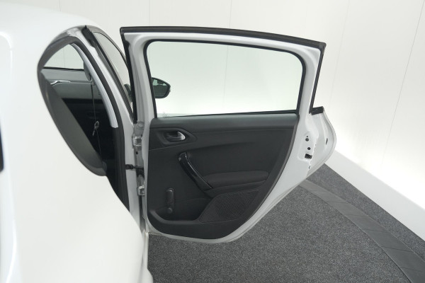 Peugeot 208 PureTech 82 Signature | Parkeersensoren | Apple CarPlay | Navigatie | Airco
