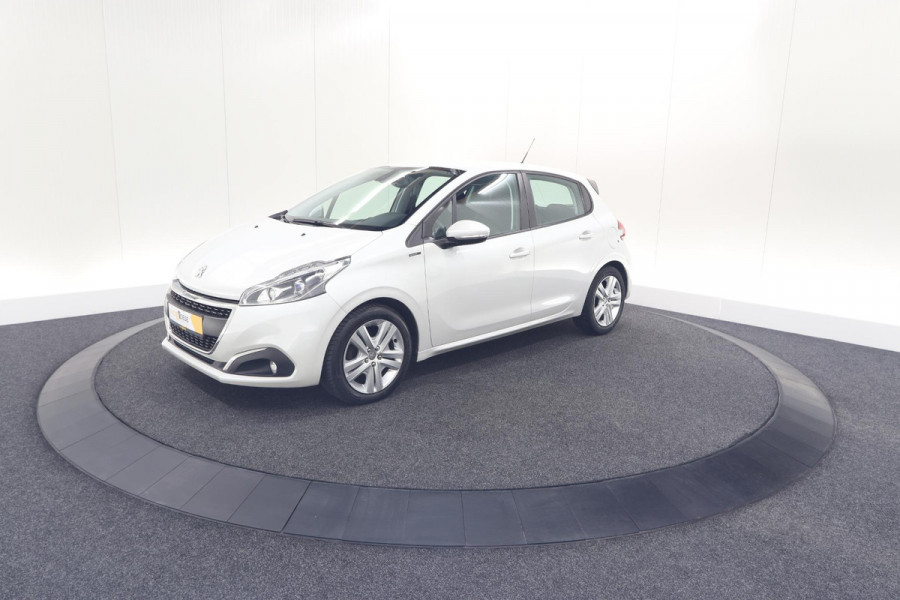 Peugeot 208 PureTech 82 Signature | Parkeersensoren | Apple CarPlay | Navigatie | Airco