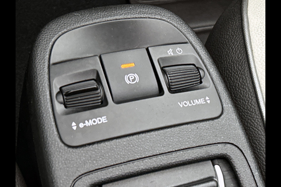 Fiat 500E CABRIO La Prima 87Kw / 42 kWh / Leder / Pdc+Camera / Navigatie / Airco-ecc. / 100% Electrisch,100%Stijlvol / Apk 11-2026