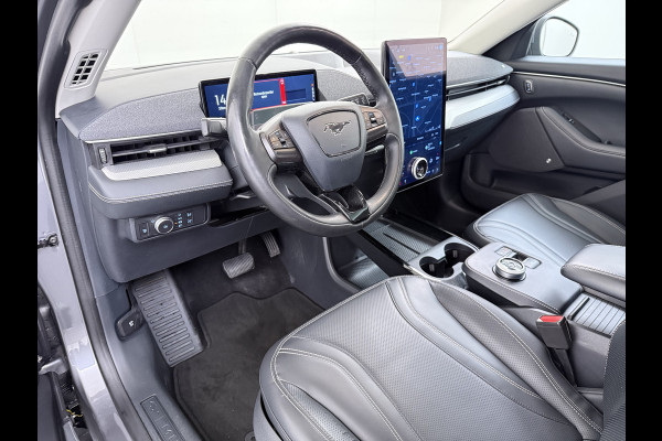 Ford Mustang Mach-E RWD 75kWh Leer (semi-)Autopilot PanoDak Trekhaak 360°Topview-Camera Adaptive-Cruise-Control Apple Carplay B&O®-Hifi 18" E DAB Lane-Assist Keyless-go Autonomous Emergency Braking ESP ASR Verkeersbordherkenning Vermoeidheidsherkenning Dodehoek-Detector 1e Eigenaar Origineel Nederlandse Auto Nieuwprijs €50.424