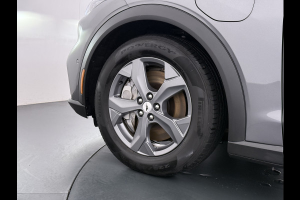 Ford Mustang Mach-E RWD 75kWh Leer (semi-)Autopilot PanoDak Trekhaak 360°Topview-Camera Adaptive-Cruise-Control Apple Carplay B&O®-Hifi 18" E DAB Lane-Assist Keyless-go Autonomous Emergency Braking ESP ASR Verkeersbordherkenning Vermoeidheidsherkenning Dodehoek-Detector 1e Eigenaar Origineel Nederlandse Auto Nieuwprijs €50.424