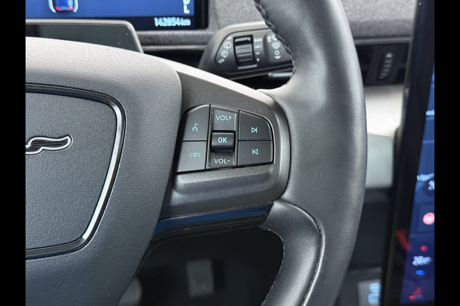 Ford Mustang Mach-E RWD 75kWh Leer (semi-)Autopilot PanoDak Trekhaak 360°Topview-Camera Adaptive-Cruise-Control Apple Carplay B&O®-Hifi 18" E DAB Lane-Assist Keyless-go Autonomous Emergency Braking ESP ASR Verkeersbordherkenning Vermoeidheidsherkenning Dodehoek-Detector 1e Eigenaar Origineel Nederlandse Auto Nieuwprijs €50.424