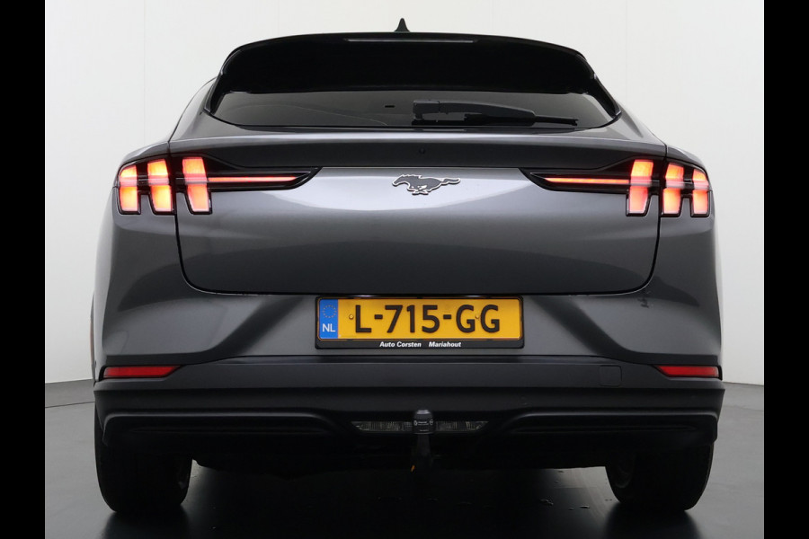 Ford Mustang Mach-E RWD 75kWh Leer (semi-)Autopilot PanoDak Trekhaak 360°Topview-Camera Adaptive-Cruise-Control Apple Carplay B&O®-Hifi 18" E DAB Lane-Assist Keyless-go Autonomous Emergency Braking ESP ASR Verkeersbordherkenning Vermoeidheidsherkenning Dodehoek-Detector 1e Eigenaar Origineel Nederlandse Auto Nieuwprijs €50.424