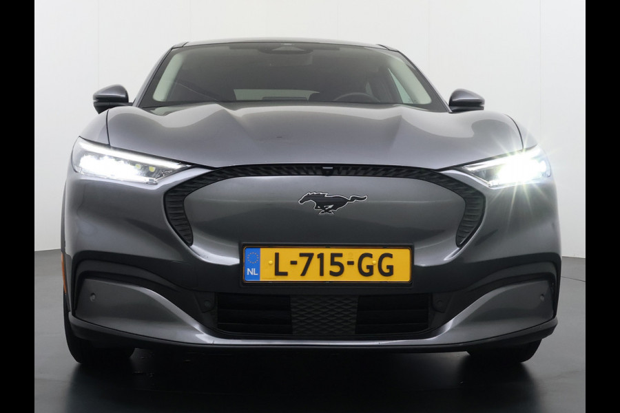 Ford Mustang Mach-E RWD 75kWh Leer (semi-)Autopilot PanoDak Trekhaak 360°Topview-Camera Adaptive-Cruise-Control Apple Carplay B&O®-Hifi 18" E DAB Lane-Assist Keyless-go Autonomous Emergency Braking ESP ASR Verkeersbordherkenning Vermoeidheidsherkenning Dodehoek-Detector 1e Eigenaar Origineel Nederlandse Auto Nieuwprijs €50.424