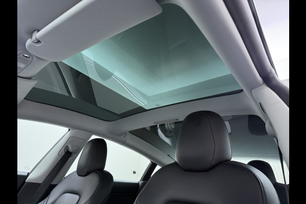 Tesla Model 3 RWD Plus 325PK Lmv 18" AutoPilot Leder Panoramadak Adaptive-Cruise Camera's Elektr.-Stuur+Stoelen+Spiegels+Geheugen+Easy-Entry+V Navi LED ACC DAB Voorverwarmen interieur via App Keyless One-Pedal-Drive Origineel Nederlandse Auto