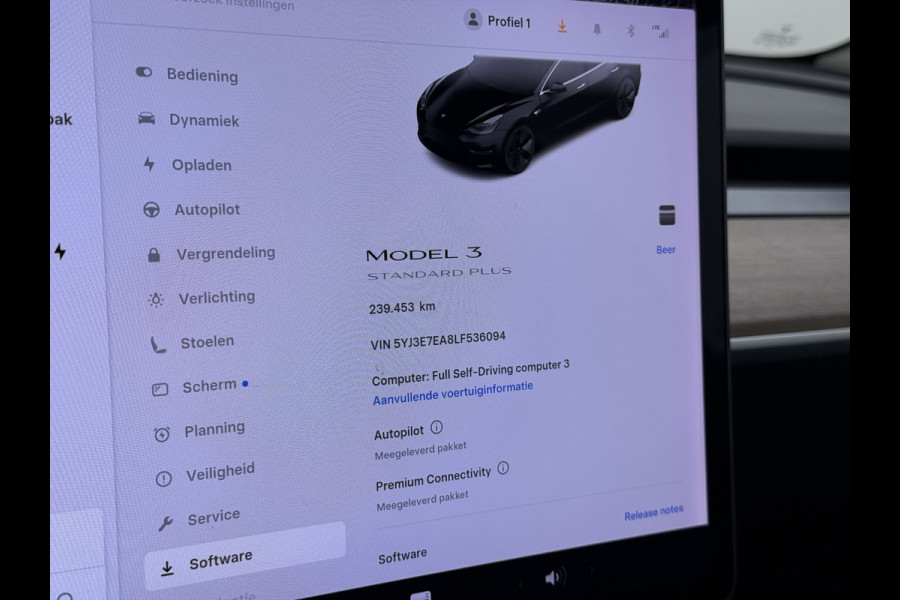 Tesla Model 3 RWD Plus 325PK Lmv 18" AutoPilot Leder Panoramadak Adaptive-Cruise Camera's Elektr.-Stuur+Stoelen+Spiegels+Geheugen+Easy-Entry+V Navi LED ACC DAB Voorverwarmen interieur via App Keyless One-Pedal-Drive Origineel Nederlandse Auto