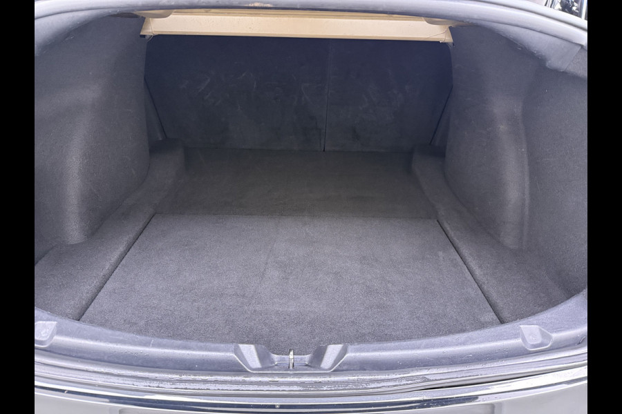 Tesla Model 3 RWD Plus 325PK Lmv 18" AutoPilot Leder Panoramadak Adaptive-Cruise Camera's Elektr.-Stuur+Stoelen+Spiegels+Geheugen+Easy-Entry+V Navi LED ACC DAB Voorverwarmen interieur via App Keyless One-Pedal-Drive Origineel Nederlandse Auto