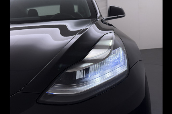 Tesla Model 3 RWD Plus 325PK Lmv 18" AutoPilot Leder Panoramadak Adaptive-Cruise Camera's Elektr.-Stuur+Stoelen+Spiegels+Geheugen+Easy-Entry+V Navi LED ACC DAB Voorverwarmen interieur via App Keyless One-Pedal-Drive Origineel Nederlandse Auto