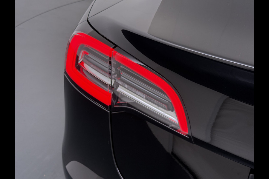 Tesla Model 3 RWD Plus 325PK Lmv 18" AutoPilot Leder Panoramadak Adaptive-Cruise Camera's Elektr.-Stuur+Stoelen+Spiegels+Geheugen+Easy-Entry+V Navi LED ACC DAB Voorverwarmen interieur via App Keyless One-Pedal-Drive Origineel Nederlandse Auto