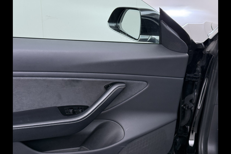 Tesla Model 3 RWD Plus 325PK Lmv 18" AutoPilot Leder Panoramadak Adaptive-Cruise Camera's Elektr.-Stuur+Stoelen+Spiegels+Geheugen+Easy-Entry+V Navi LED ACC DAB Voorverwarmen interieur via App Keyless One-Pedal-Drive Origineel Nederlandse Auto
