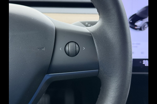 Tesla Model 3 RWD Plus 325PK Lmv 18" AutoPilot Leder Panoramadak Adaptive-Cruise Camera's Elektr.-Stuur+Stoelen+Spiegels+Geheugen+Easy-Entry+V Navi LED ACC DAB Voorverwarmen interieur via App Keyless One-Pedal-Drive Origineel Nederlandse Auto