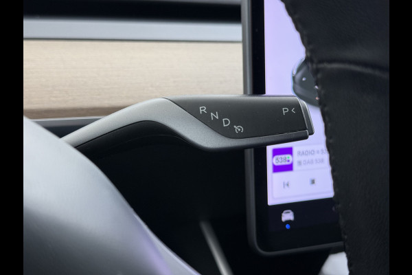 Tesla Model 3 RWD Plus 325PK Lmv 18" AutoPilot Leder Panoramadak Adaptive-Cruise Camera's Elektr.-Stuur+Stoelen+Spiegels+Geheugen+Easy-Entry+V Navi LED ACC DAB Voorverwarmen interieur via App Keyless One-Pedal-Drive Origineel Nederlandse Auto
