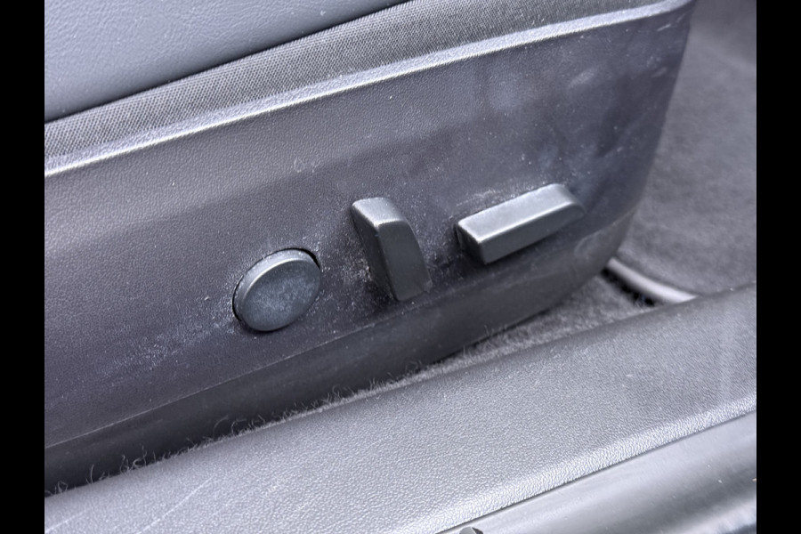 Tesla Model 3 RWD Plus 325PK Lmv 18" AutoPilot Leder Panoramadak Adaptive-Cruise Camera's Elektr.-Stuur+Stoelen+Spiegels+Geheugen+Easy-Entry+V Navi LED ACC DAB Voorverwarmen interieur via App Keyless One-Pedal-Drive Origineel Nederlandse Auto