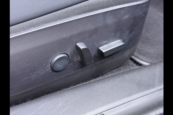 Tesla Model 3 RWD Plus 325PK Lmv 18" AutoPilot Leder Panoramadak Adaptive-Cruise Camera's Elektr.-Stuur+Stoelen+Spiegels+Geheugen+Easy-Entry+V Navi LED ACC DAB Voorverwarmen interieur via App Keyless One-Pedal-Drive Origineel Nederlandse Auto