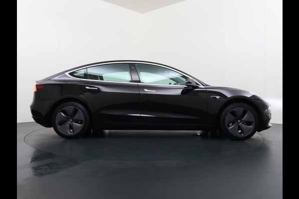 Tesla Model 3 RWD Plus 325PK Lmv 18" AutoPilot Leder Panoramadak Adaptive-Cruise Camera's Elektr.-Stuur+Stoelen+Spiegels+Geheugen+Easy-Entry+V Navi LED ACC DAB Voorverwarmen interieur via App Keyless One-Pedal-Drive Origineel Nederlandse Auto