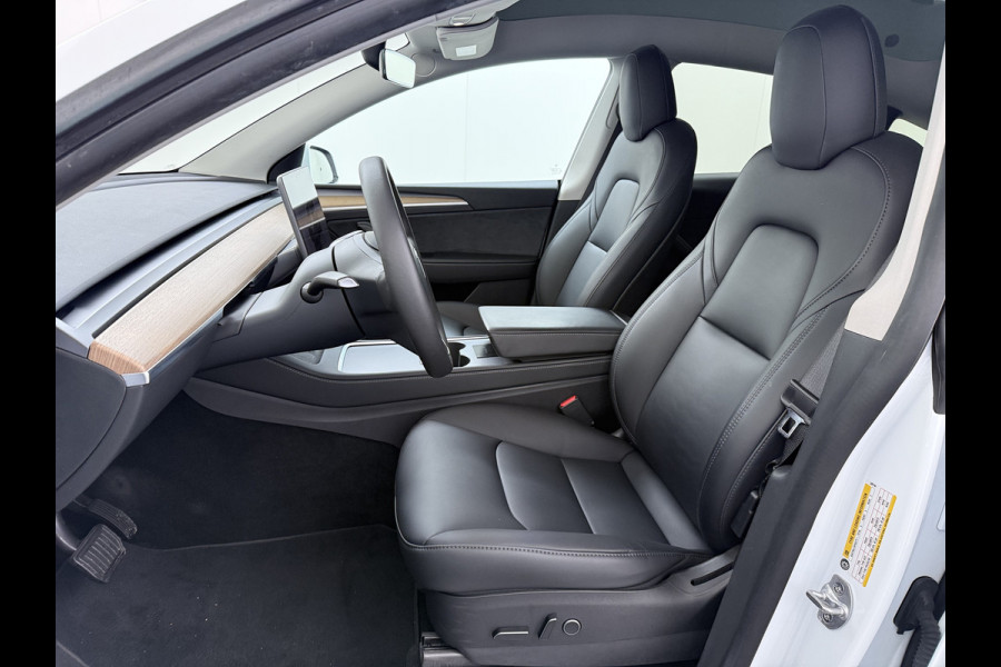 Tesla Model Y Long Range AWD 75kWh Trekhaak SOH 91% Warmtepomp Autopilot Leder Panoramadak Elektr.Stuur+Stoel+Verwarmd Navi Ecc Premium Audio  4WD Camera's Elektr.AchterKlep Parkeer Assistent Sentry-Mode Bluetooth Dodehoek detector Connected services AMD-Ryzen Processor™ 1e Eigenaar 1.600kg Trekvermogen Origineel Nederlandse Auto Garantie op Batterij en Motor tot 29-6-2030 max. 192.000km
