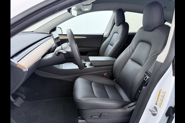Tesla Model Y Long Range AWD 75kWh Trekhaak SOH 91% Warmtepomp Autopilot Leder Panoramadak Elektr.Stuur+Stoel+Verwarmd Navi Ecc Premium Audio  4WD Camera's Elektr.AchterKlep Parkeer Assistent Sentry-Mode Bluetooth Dodehoek detector Connected services AMD-Ryzen Processor™ 1e Eigenaar 1.600kg Trekvermogen Origineel Nederlandse Auto Garantie op Batterij en Motor tot 29-6-2030 max. 192.000km