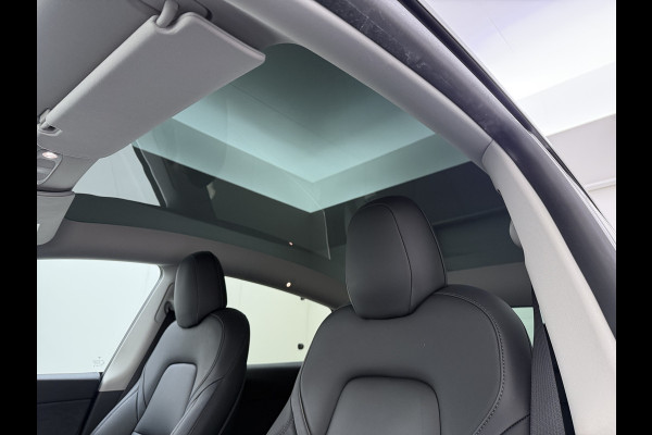 Tesla Model Y Long Range AWD 75kWh Trekhaak SOH 91% Warmtepomp Autopilot Leder Panoramadak Elektr.Stuur+Stoel+Verwarmd Navi Ecc Premium Audio  4WD Camera's Elektr.AchterKlep Parkeer Assistent Sentry-Mode Bluetooth Dodehoek detector Connected services AMD-Ryzen Processor™ 1e Eigenaar 1.600kg Trekvermogen Origineel Nederlandse Auto Garantie op Batterij en Motor tot 29-6-2030 max. 192.000km