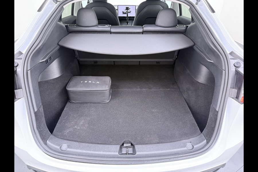 Tesla Model Y Long Range AWD 75kWh Trekhaak SOH 91% Warmtepomp Autopilot Leder Panoramadak Elektr.Stuur+Stoel+Verwarmd Navi Ecc Premium Audio  4WD Camera's Elektr.AchterKlep Parkeer Assistent Sentry-Mode Bluetooth Dodehoek detector Connected services AMD-Ryzen Processor™ 1e Eigenaar 1.600kg Trekvermogen Origineel Nederlandse Auto Garantie op Batterij en Motor tot 29-6-2030 max. 192.000km