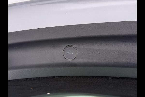 Tesla Model Y Long Range AWD 75kWh Trekhaak SOH 91% Warmtepomp Autopilot Leder Panoramadak Elektr.Stuur+Stoel+Verwarmd Navi Ecc Premium Audio  4WD Camera's Elektr.AchterKlep Parkeer Assistent Sentry-Mode Bluetooth Dodehoek detector Connected services AMD-Ryzen Processor™ 1e Eigenaar 1.600kg Trekvermogen Origineel Nederlandse Auto Garantie op Batterij en Motor tot 29-6-2030 max. 192.000km