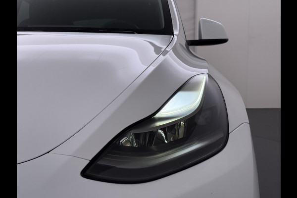 Tesla Model Y Long Range AWD 75kWh Trekhaak SOH 91% Warmtepomp Autopilot Leder Panoramadak Elektr.Stuur+Stoel+Verwarmd Navi Ecc Premium Audio  4WD Camera's Elektr.AchterKlep Parkeer Assistent Sentry-Mode Bluetooth Dodehoek detector Connected services AMD-Ryzen Processor™ 1e Eigenaar 1.600kg Trekvermogen Origineel Nederlandse Auto Garantie op Batterij en Motor tot 29-6-2030 max. 192.000km