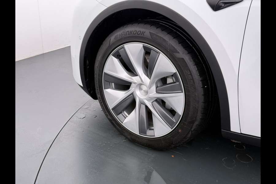 Tesla Model Y Long Range AWD 75kWh Trekhaak SOH 91% Warmtepomp Autopilot Leder Panoramadak Elektr.Stuur+Stoel+Verwarmd Navi Ecc Premium Audio  4WD Camera's Elektr.AchterKlep Parkeer Assistent Sentry-Mode Bluetooth Dodehoek detector Connected services AMD-Ryzen Processor™ 1e Eigenaar 1.600kg Trekvermogen Origineel Nederlandse Auto Garantie op Batterij en Motor tot 29-6-2030 max. 192.000km