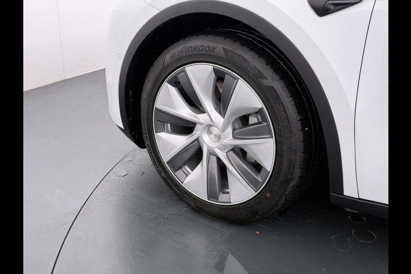 Tesla Model Y Long Range AWD 75kWh Trekhaak SOH 91% Warmtepomp Autopilot Leder Panoramadak Elektr.Stuur+Stoel+Verwarmd Navi Ecc Premium Audio  4WD Camera's Elektr.AchterKlep Parkeer Assistent Sentry-Mode Bluetooth Dodehoek detector Connected services AMD-Ryzen Processor™ 1e Eigenaar 1.600kg Trekvermogen Origineel Nederlandse Auto Garantie op Batterij en Motor tot 29-6-2030 max. 192.000km