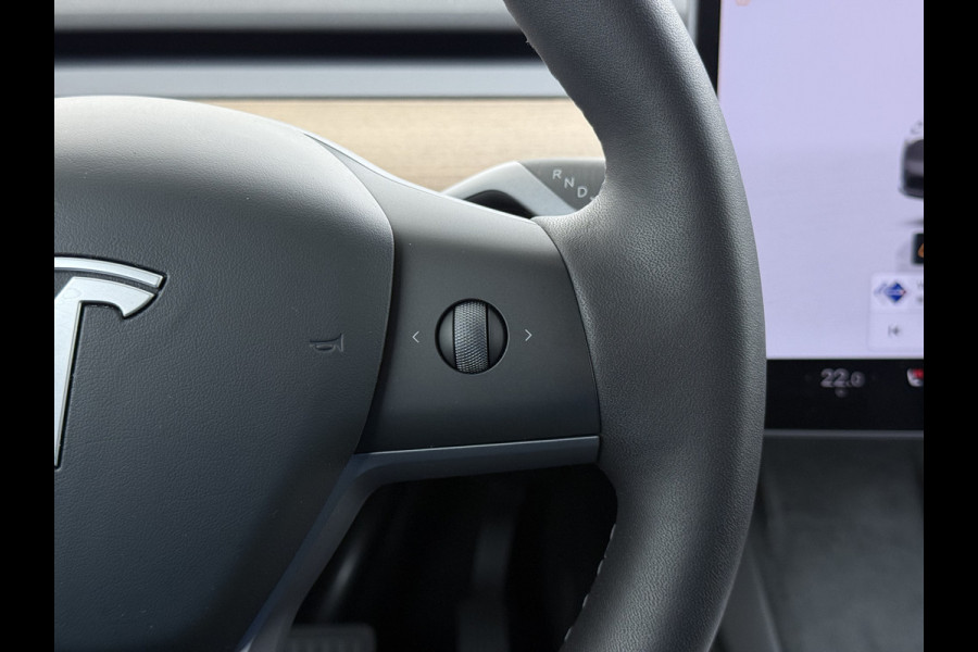 Tesla Model Y Long Range AWD 75kWh Trekhaak SOH 91% Warmtepomp Autopilot Leder Panoramadak Elektr.Stuur+Stoel+Verwarmd Navi Ecc Premium Audio  4WD Camera's Elektr.AchterKlep Parkeer Assistent Sentry-Mode Bluetooth Dodehoek detector Connected services AMD-Ryzen Processor™ 1e Eigenaar 1.600kg Trekvermogen Origineel Nederlandse Auto Garantie op Batterij en Motor tot 29-6-2030 max. 192.000km