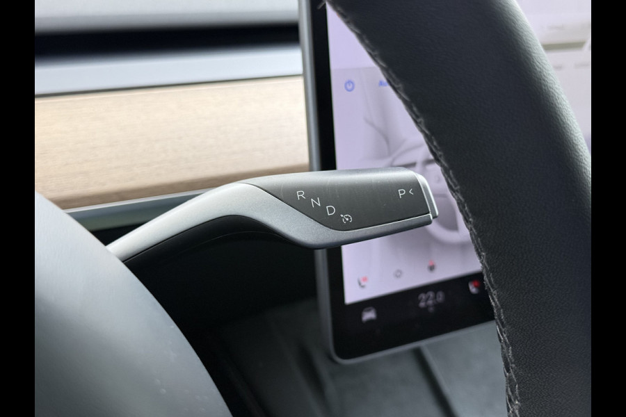Tesla Model Y Long Range AWD 75kWh Trekhaak SOH 91% Warmtepomp Autopilot Leder Panoramadak Elektr.Stuur+Stoel+Verwarmd Navi Ecc Premium Audio  4WD Camera's Elektr.AchterKlep Parkeer Assistent Sentry-Mode Bluetooth Dodehoek detector Connected services AMD-Ryzen Processor™ 1e Eigenaar 1.600kg Trekvermogen Origineel Nederlandse Auto Garantie op Batterij en Motor tot 29-6-2030 max. 192.000km