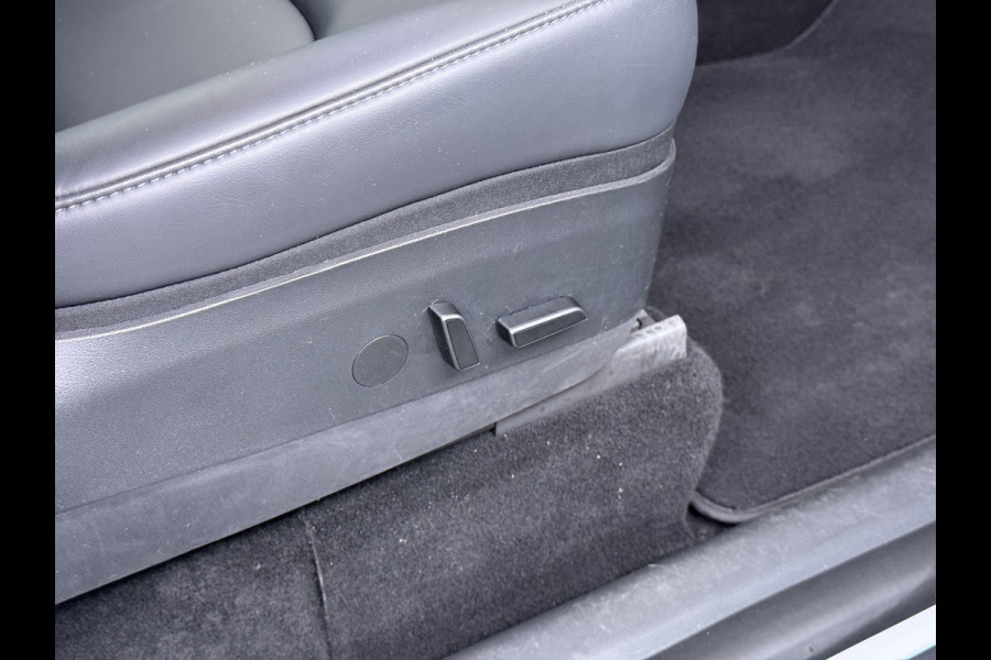 Tesla Model Y Long Range AWD 75kWh Trekhaak SOH 91% Warmtepomp Autopilot Leder Panoramadak Elektr.Stuur+Stoel+Verwarmd Navi Ecc Premium Audio  4WD Camera's Elektr.AchterKlep Parkeer Assistent Sentry-Mode Bluetooth Dodehoek detector Connected services AMD-Ryzen Processor™ 1e Eigenaar 1.600kg Trekvermogen Origineel Nederlandse Auto Garantie op Batterij en Motor tot 29-6-2030 max. 192.000km