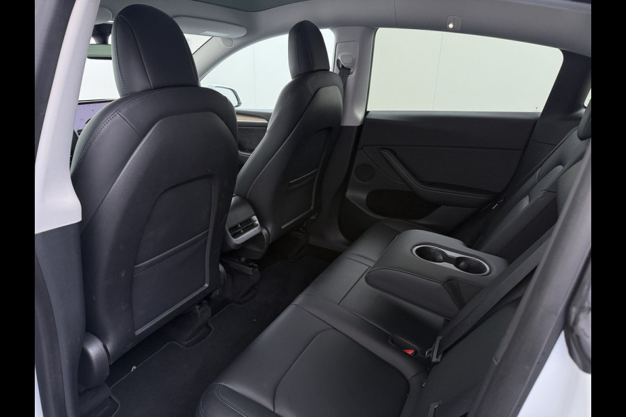Tesla Model Y Long Range AWD 75kWh Trekhaak SOH 91% Warmtepomp Autopilot Leder Panoramadak Elektr.Stuur+Stoel+Verwarmd Navi Ecc Premium Audio  4WD Camera's Elektr.AchterKlep Parkeer Assistent Sentry-Mode Bluetooth Dodehoek detector Connected services AMD-Ryzen Processor™ 1e Eigenaar 1.600kg Trekvermogen Origineel Nederlandse Auto Garantie op Batterij en Motor tot 29-6-2030 max. 192.000km