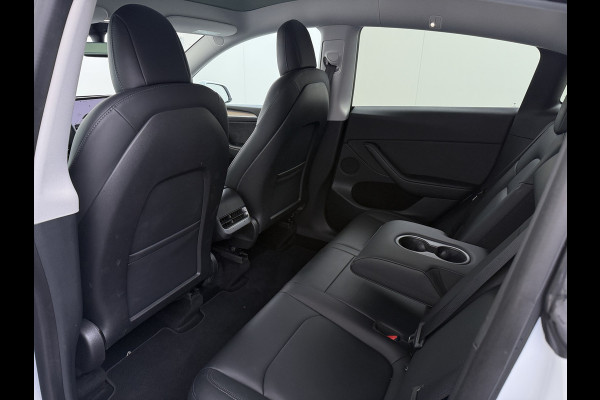 Tesla Model Y Long Range AWD 75kWh Trekhaak SOH 91% Warmtepomp Autopilot Leder Panoramadak Elektr.Stuur+Stoel+Verwarmd Navi Ecc Premium Audio  4WD Camera's Elektr.AchterKlep Parkeer Assistent Sentry-Mode Bluetooth Dodehoek detector Connected services AMD-Ryzen Processor™ 1e Eigenaar 1.600kg Trekvermogen Origineel Nederlandse Auto Garantie op Batterij en Motor tot 29-6-2030 max. 192.000km