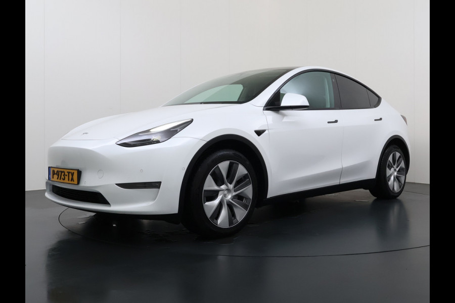 Tesla Model Y Long Range AWD 75kWh Trekhaak SOH 91% Warmtepomp Autopilot Leder Panoramadak Elektr.Stuur+Stoel+Verwarmd Navi Ecc Premium Audio  4WD Camera's Elektr.AchterKlep Parkeer Assistent Sentry-Mode Bluetooth Dodehoek detector Connected services AMD-Ryzen Processor™ 1e Eigenaar 1.600kg Trekvermogen Origineel Nederlandse Auto Garantie op Batterij en Motor tot 29-6-2030 max. 192.000km