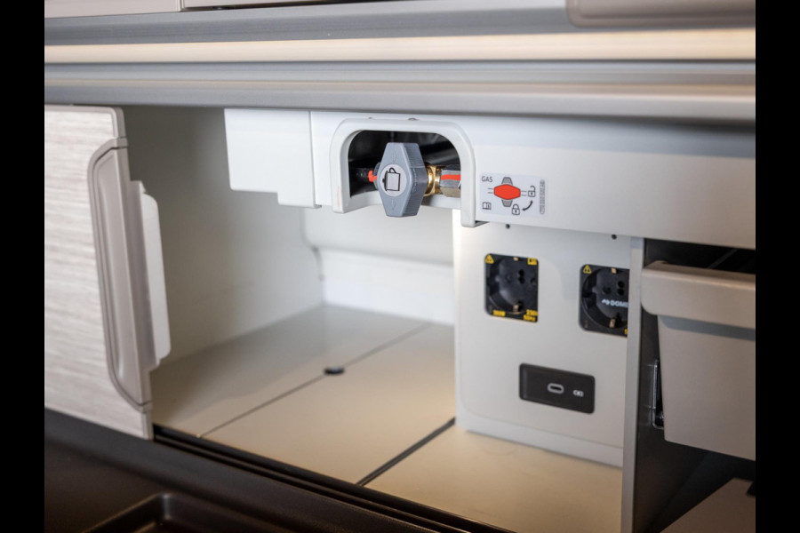 Volkswagen California Ocean eHybrid 4Motion / 245pk / Trekhaak / Elektrisch hefdak /