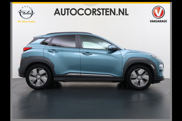 Hyundai Kona EV 64kWh SOH 100% Fase 3 Warmtepomp Leder Schuif-/kanteldak Head-Up Display Adap.Cruise Apple Carplay Android Auto Navi Ecc Came Keyless Stoelverwarming/Koeling Stuurverwarming Elek.Stoelen Blind Spot Monitoring Lane Assist DAB Led Origineel Nederlandse Auto Super compleet!