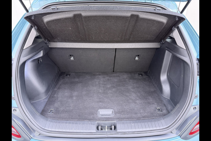 Hyundai Kona EV 64kWh SOH 100% Fase 3 Warmtepomp Leder Schuif-/kanteldak Head-Up Display Adap.Cruise Apple Carplay Android Auto Navi Ecc Came Keyless Stoelverwarming/Koeling Stuurverwarming Elek.Stoelen Blind Spot Monitoring Lane Assist DAB Led Origineel Nederlandse Auto Super compleet!