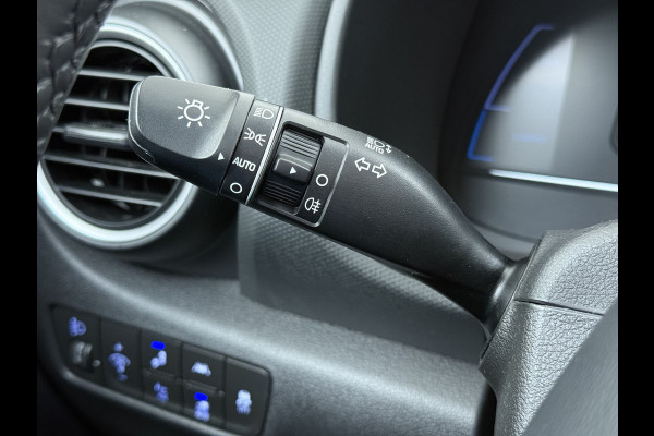 Hyundai Kona EV 64kWh SOH 100% Fase 3 Warmtepomp Leder Schuif-/kanteldak Head-Up Display Adap.Cruise Apple Carplay Android Auto Navi Ecc Came Keyless Stoelverwarming/Koeling Stuurverwarming Elek.Stoelen Blind Spot Monitoring Lane Assist DAB Led Origineel Nederlandse Auto Super compleet!